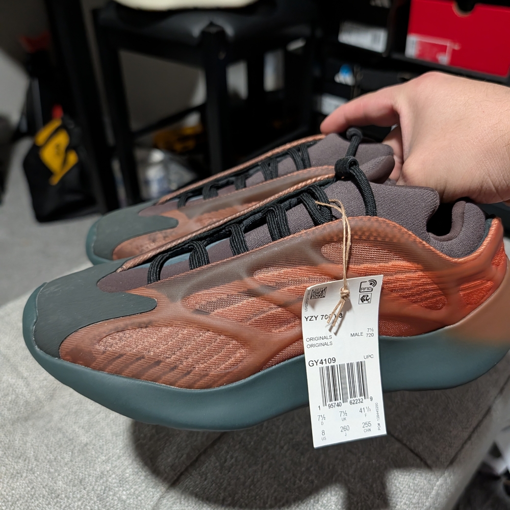 Adidas Yeezy 700 V3 "Copper Fade" sneaker with the style code GY4109